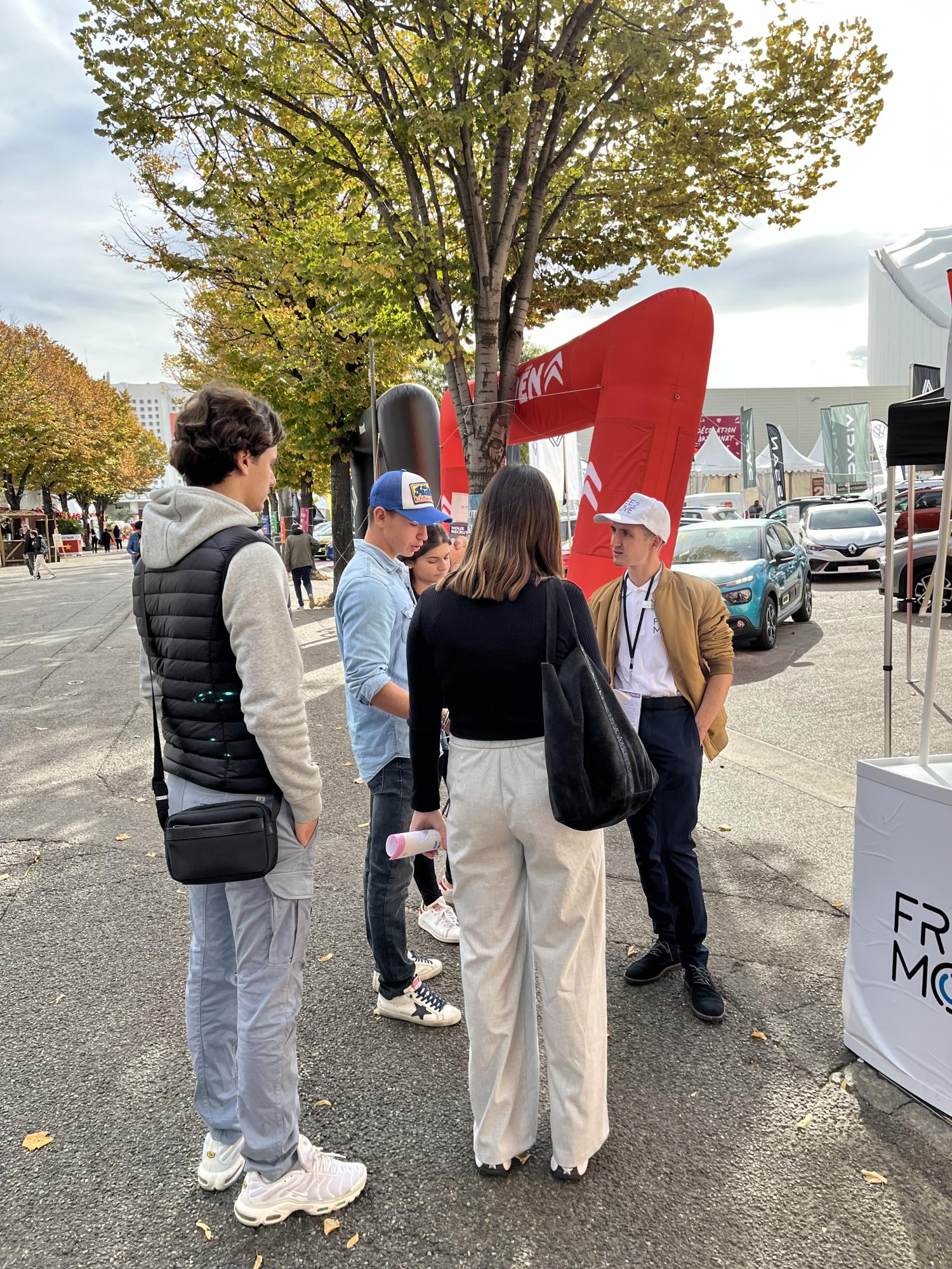 Groupe élèves foire de Marseille